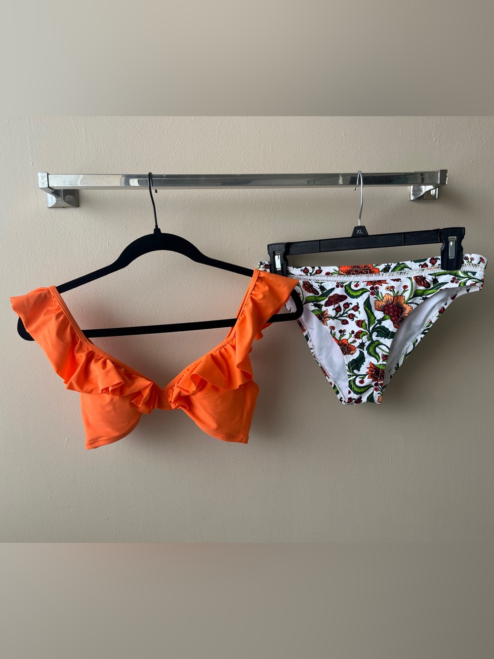 Cupshe Orange Ruffle Bikini Top with Floral Print Bottoms- Size Small - Picture 2 of 6